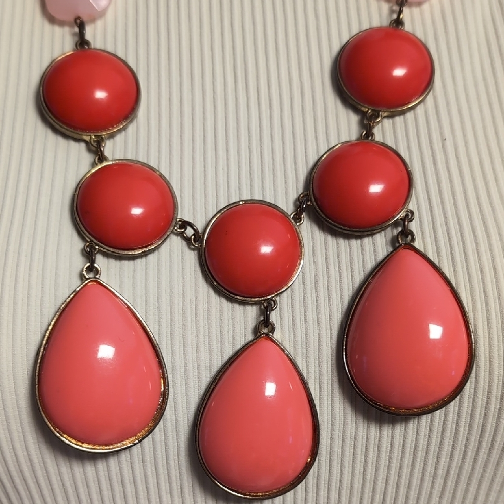 Chic Coral and Pink Necklace - Picture 6 of 7